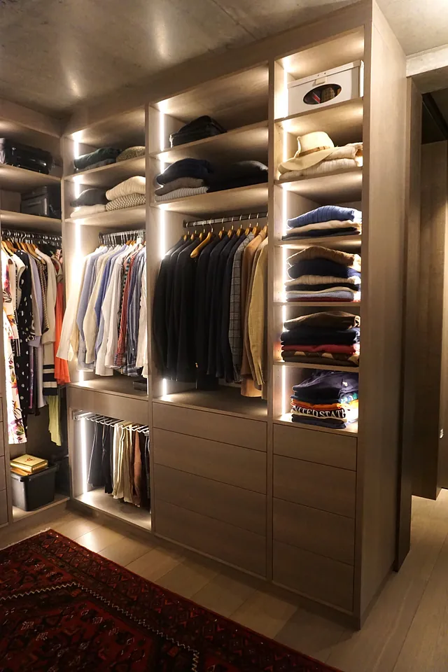 Bilde av garderobe, garderobeskap