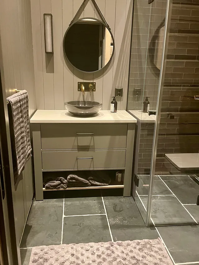 Bilde av interiør på bad