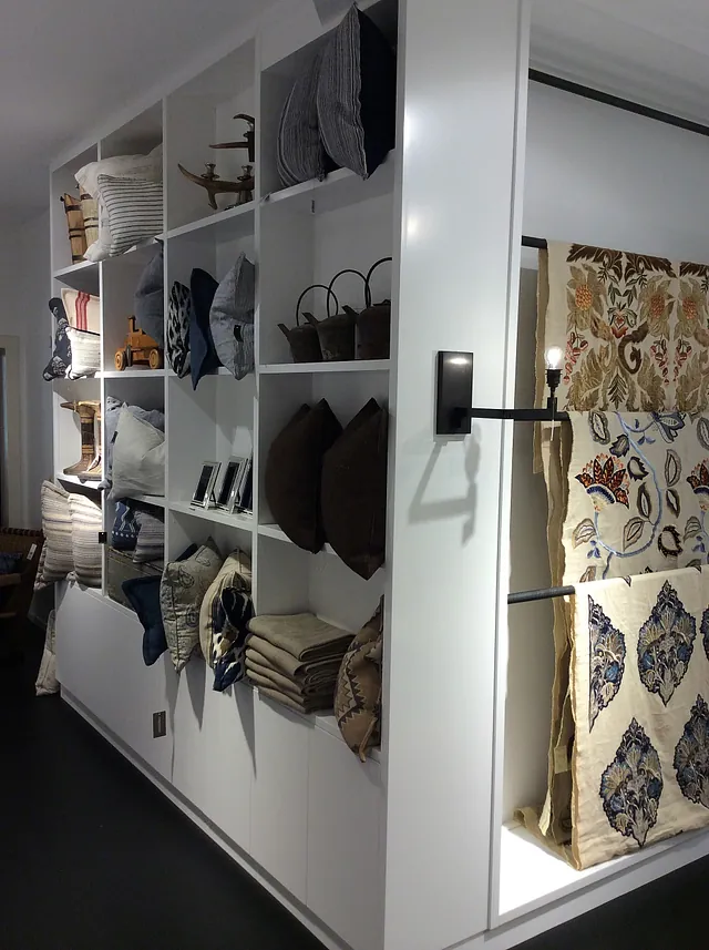 Bilde av butikk- og utstillingsinteriør