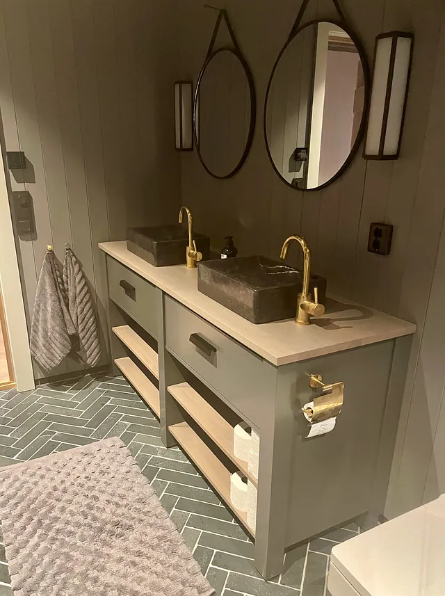 Bilde av interiør på bad