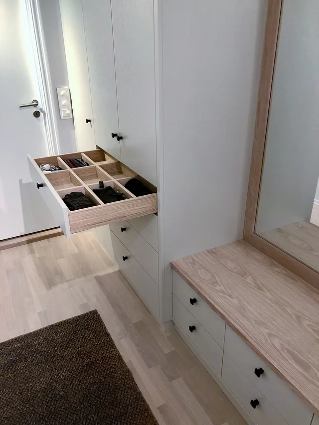 Bilde av garderobe, garderobeskap