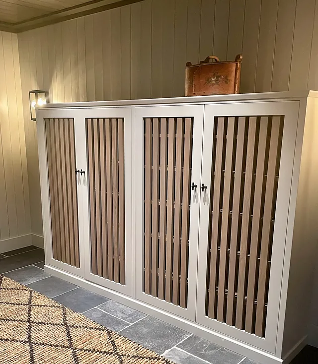 Skap med fire dører